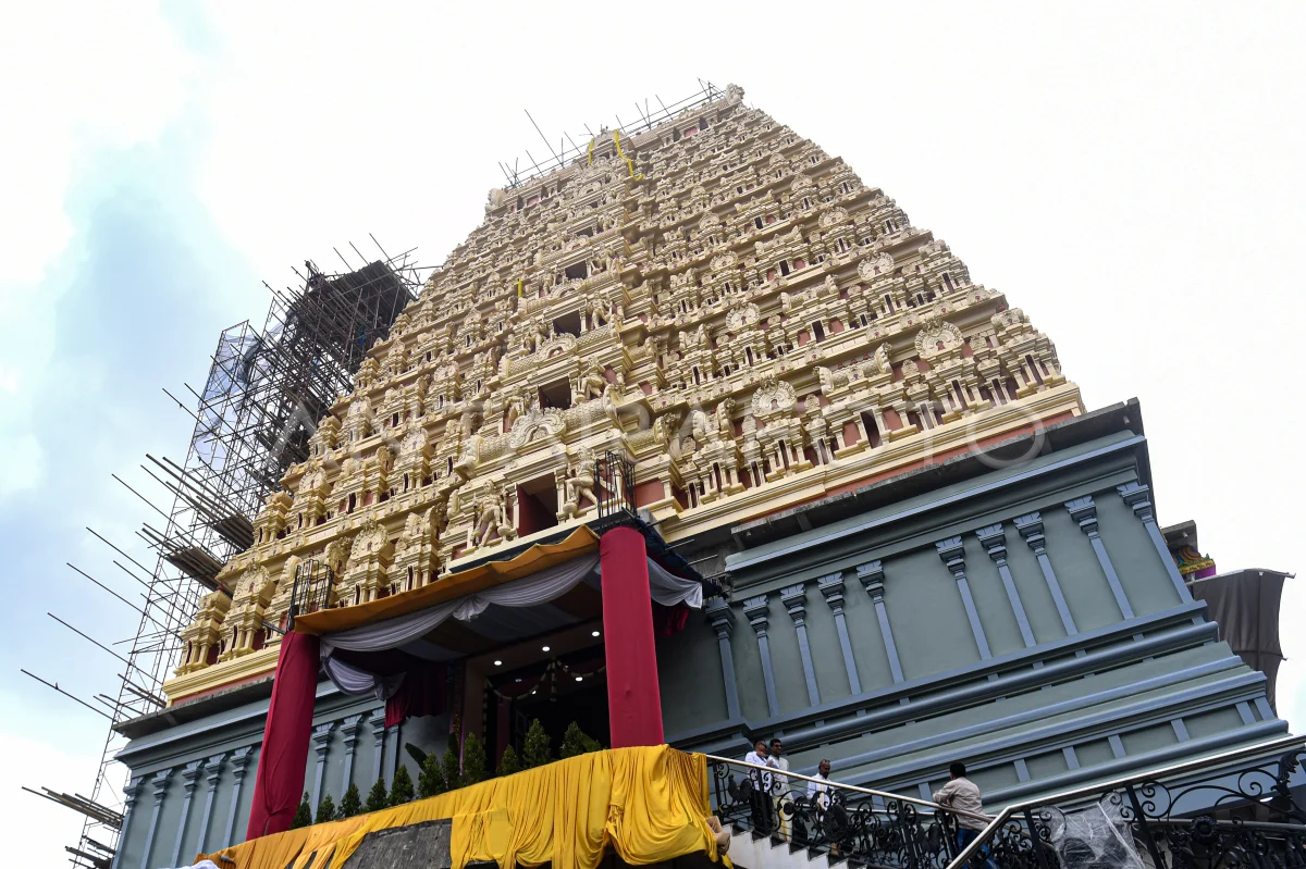 A number of Hindus walked in the temple of Murugan Jakarta, Sunday (2/2/2025). The temple built on an area of about 4,000 square meters is open to the entire Hindu stream, including Shaivism and Vaishnavism, as well as a symbol of Indonesian diversity spirit that reflects unity in cultural and spiritual diversity. ANTARA FOTO/Muhammad Adimaja/nz.